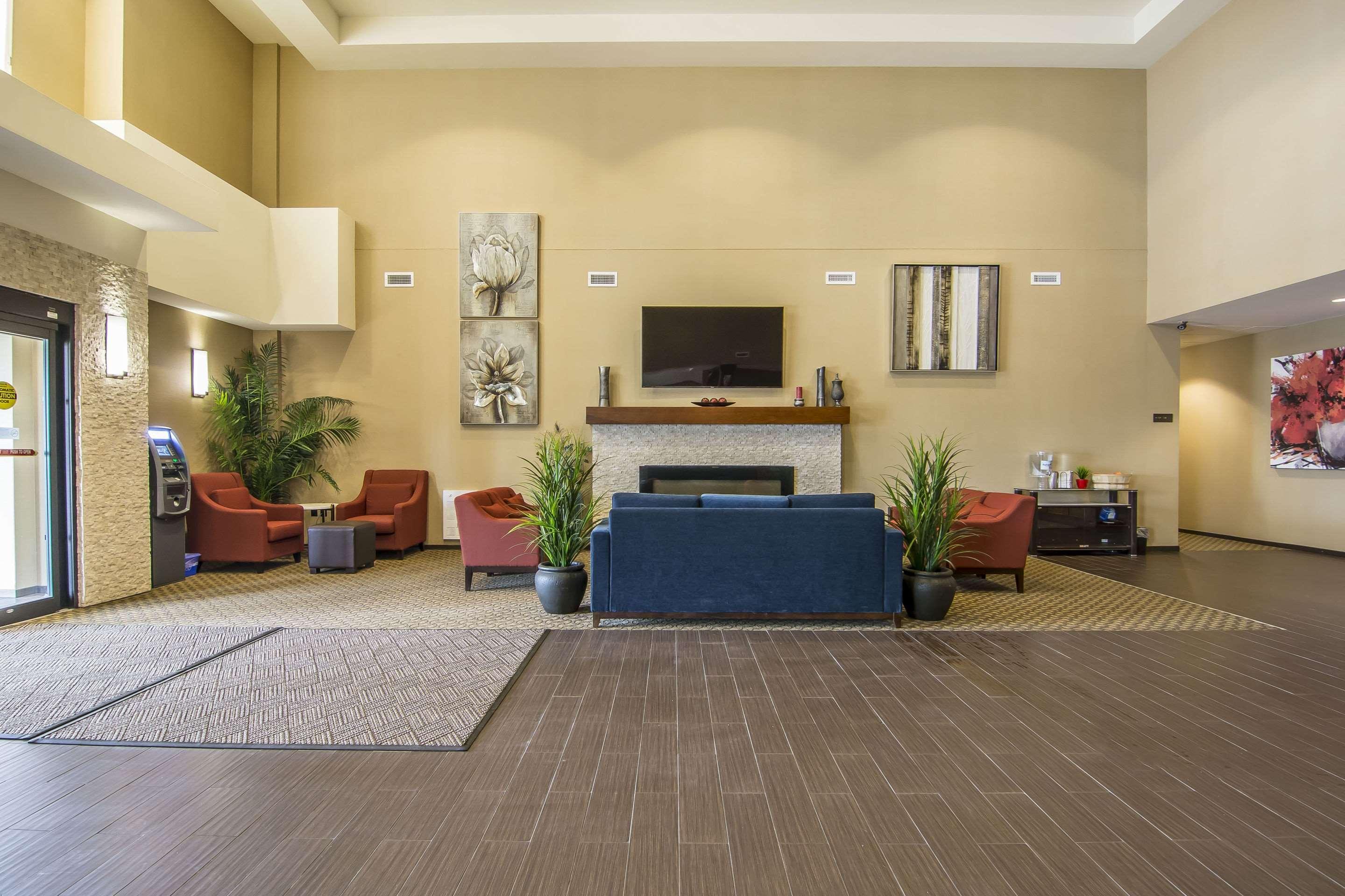 Comfort Suites Риджайна Экстерьер фото