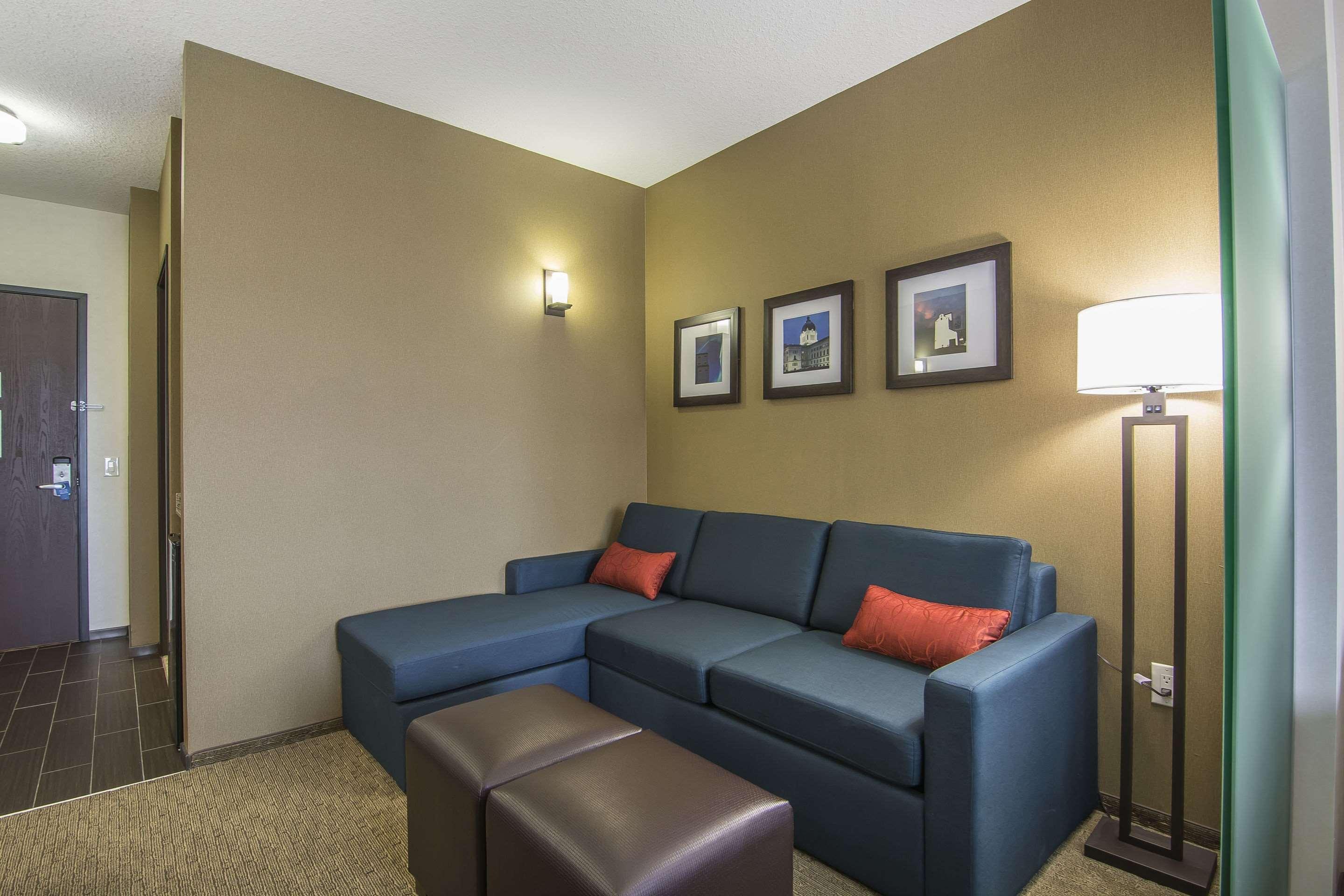 Comfort Suites Риджайна Экстерьер фото